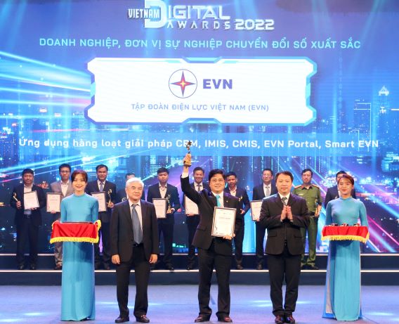 EVN đón nhận giải thưởng Doanh nghiệp chuyển đổi số xuất sắc năm 2022